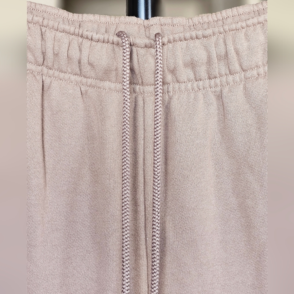 ALO Yoga Accolade Sweat Set in Gravel Size M - Picture 8 of 13